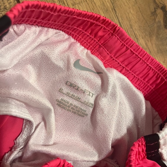 Nike Toddler Girl Pink Running Shorts - Picture 4 of 4
